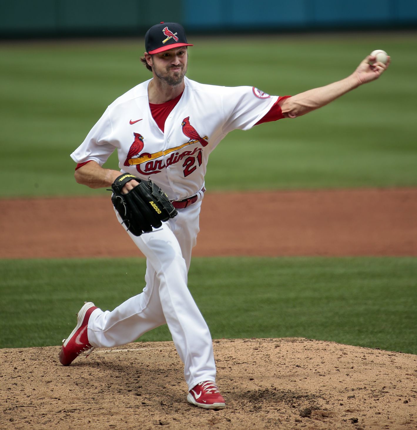 Reds sweep Cardinals 8-7